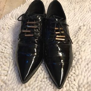 Shinny black pointed shoes.